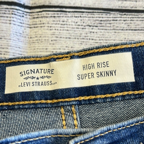 Girls Signature Levi's Strauss High Rise Super Skinny - Sz 16 - NWT! - Picture 9 of 16